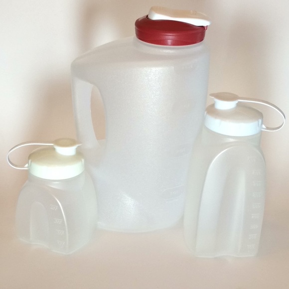 Rubbermaid Kitchen 3 Rubbermaid Pitchers Poshmark